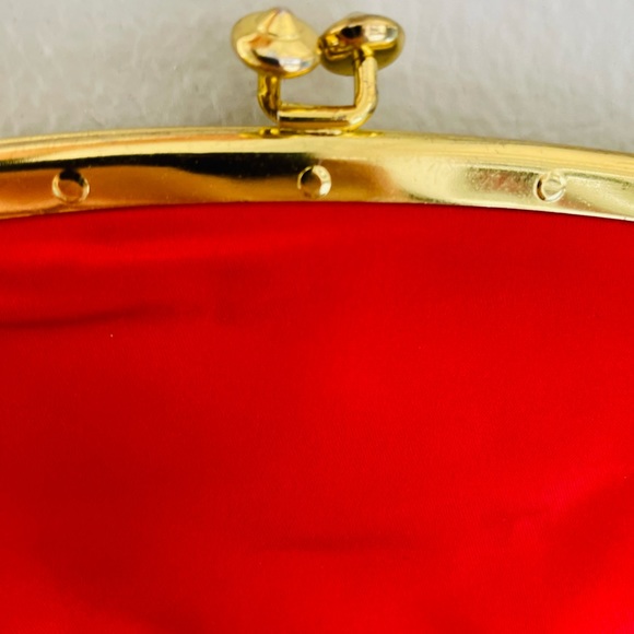1971 Vintage Satin Clutch - Picture 4 of 4